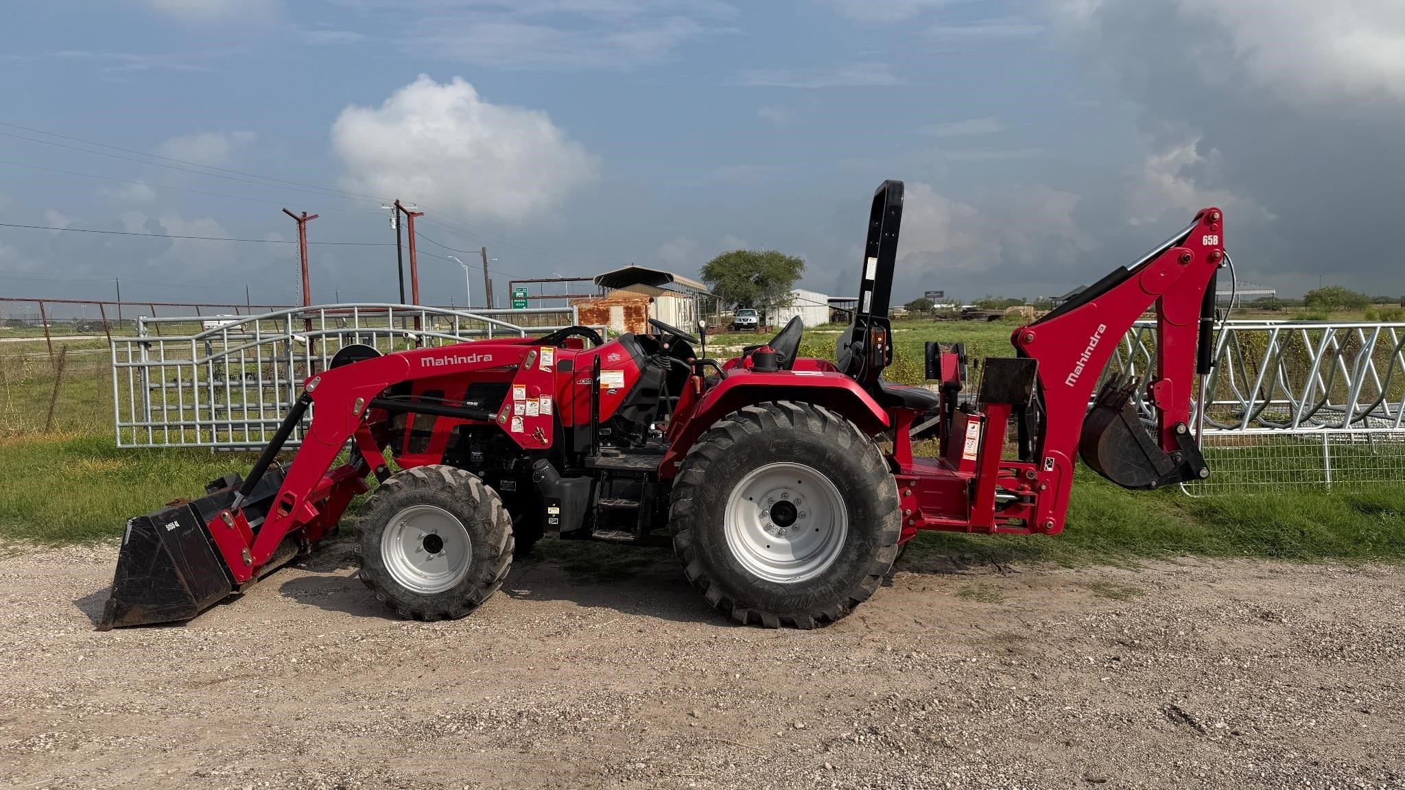 Mahindra 5155 Equipment Image0