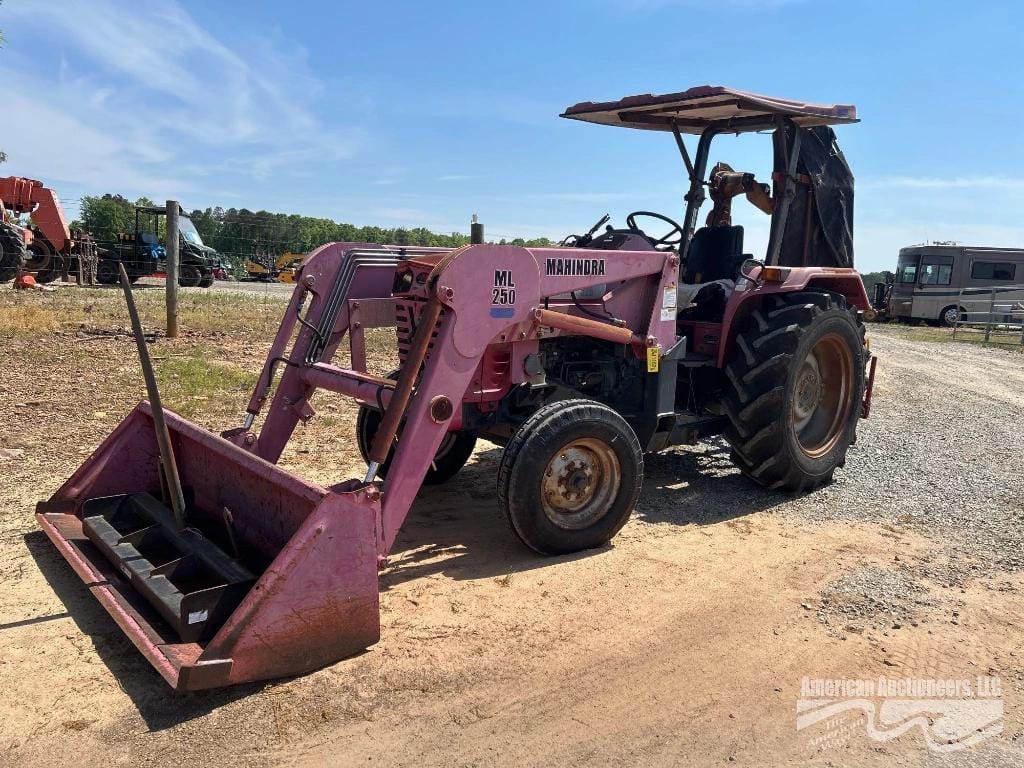 Mahindra 5525 Equipment Image0