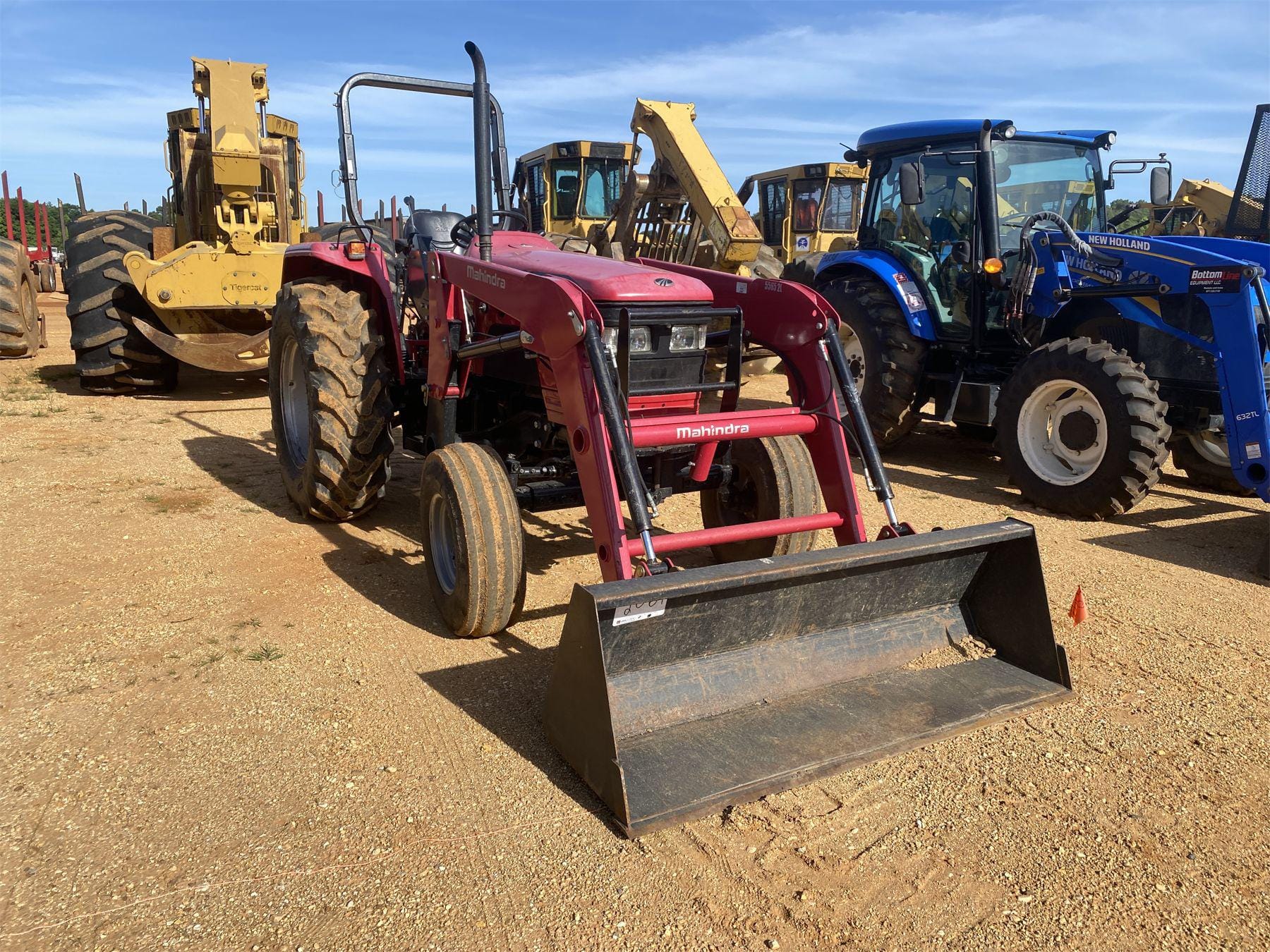 Main image Mahindra 5570