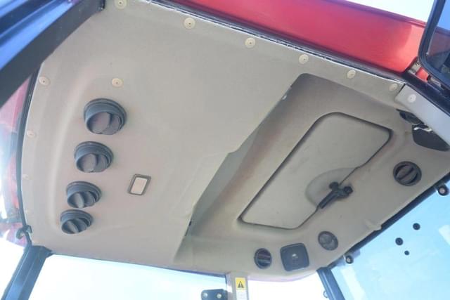 Image of Mahindra 6010 equipment image 4