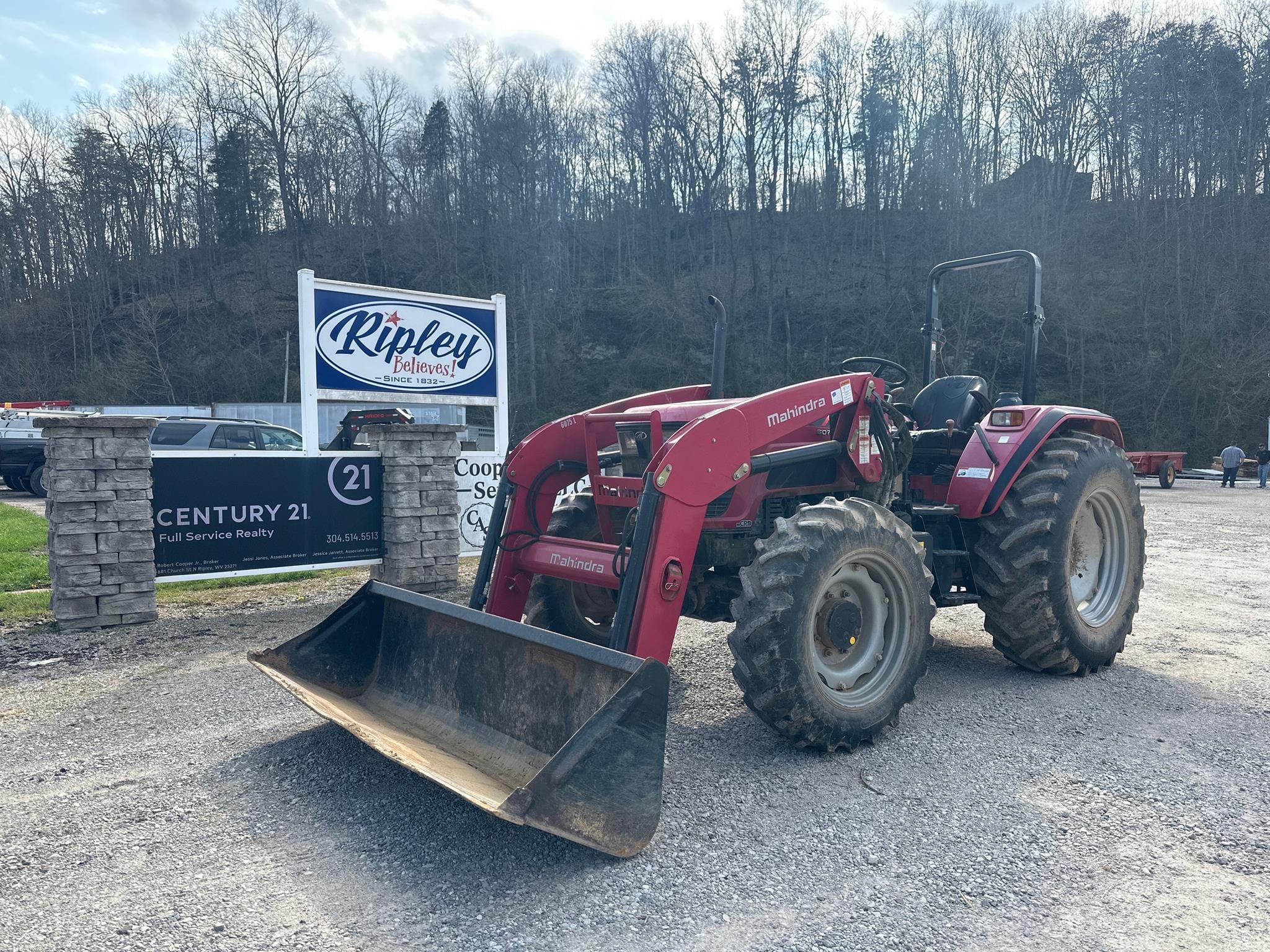 Mahindra 6075 Equipment Image0