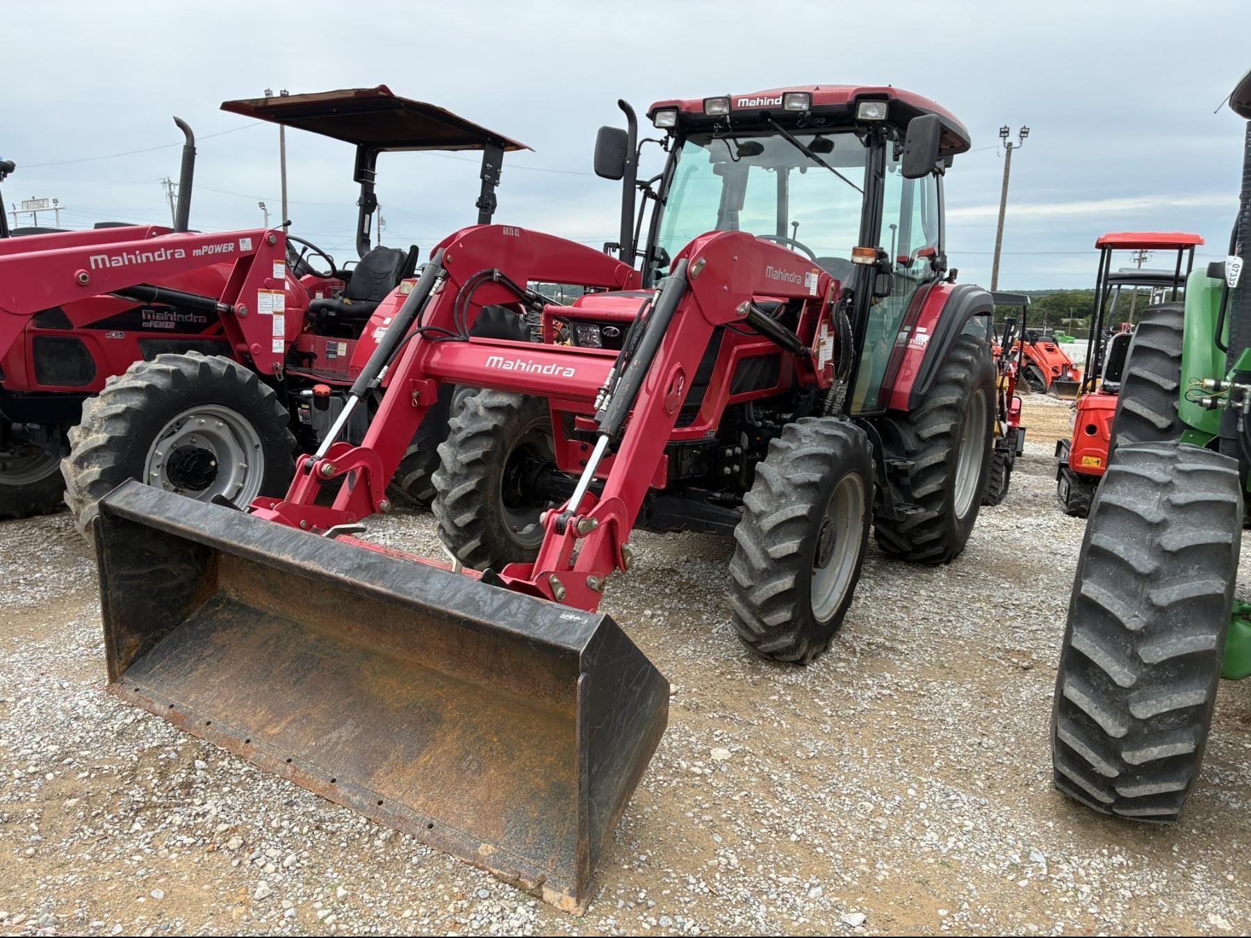 Mahindra 6075 Equipment Image0