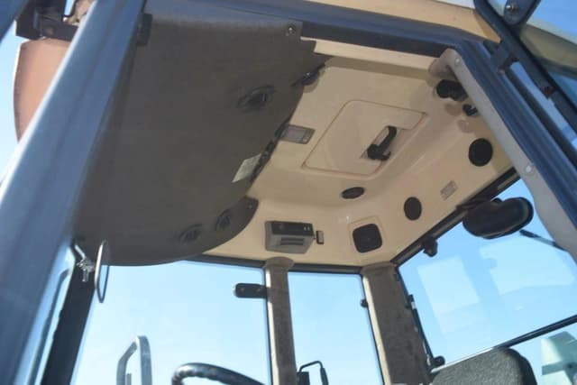 Image of Mahindra 7010 equipment image 4