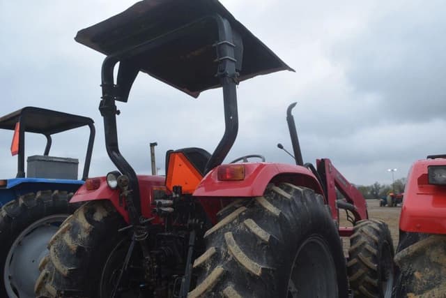 Image of Mahindra 7060 equipment image 2