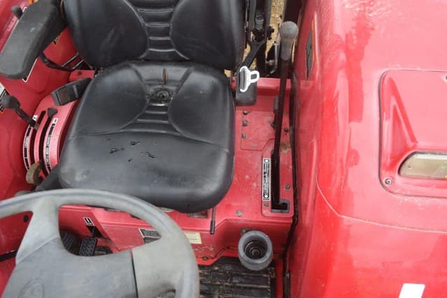 Image of Mahindra 7060 equipment image 4