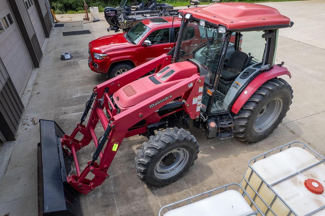Image of Mahindra 8560 Primary image