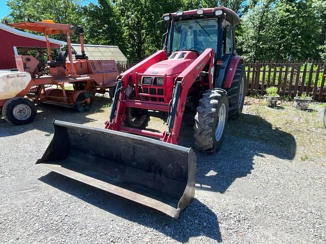 Image of Mahindra 8560 equipment image 2