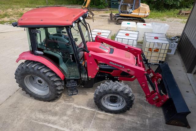 Image of Mahindra 8560 equipment image 1