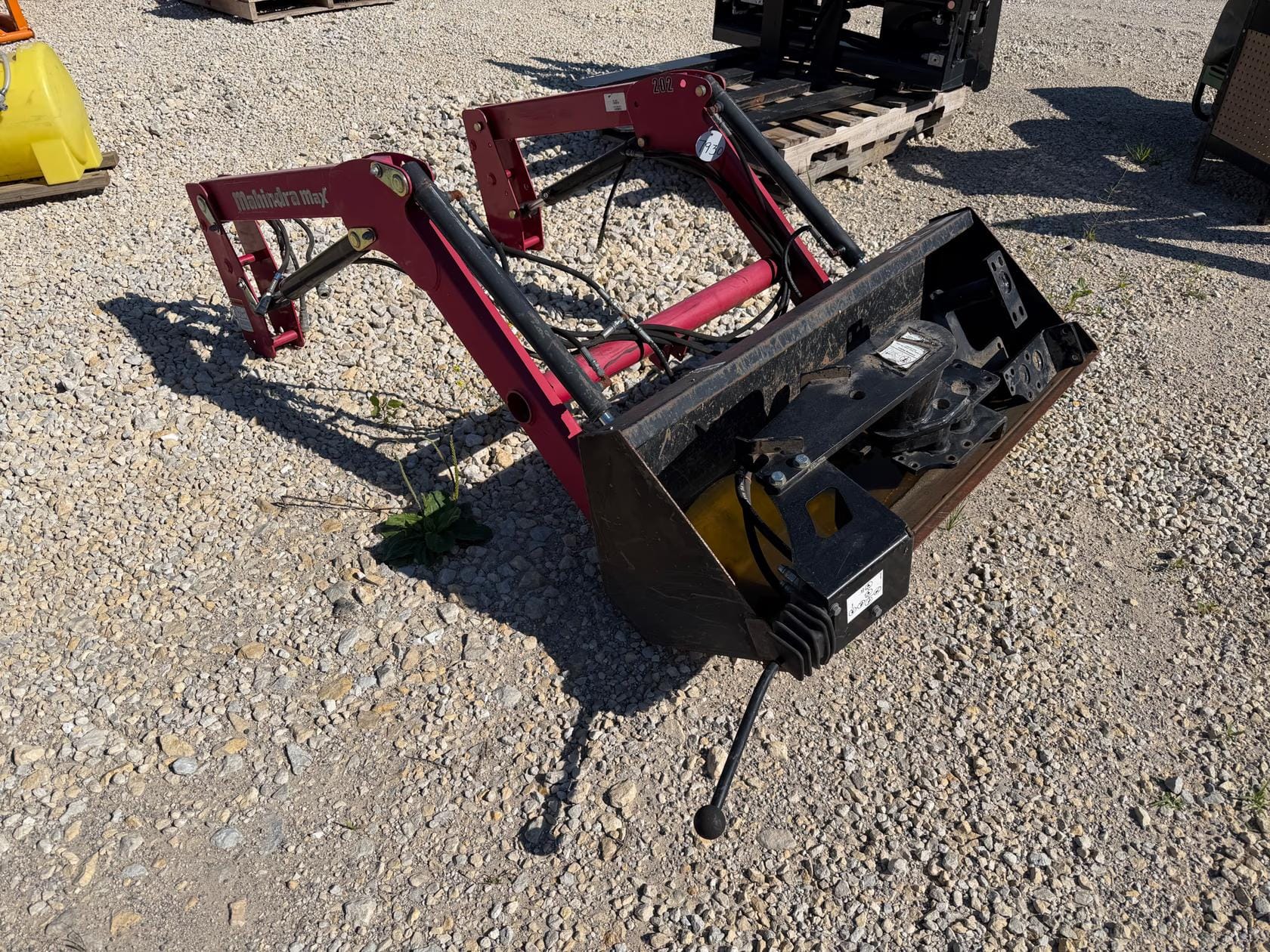 Mahindra 202 Equipment Image0