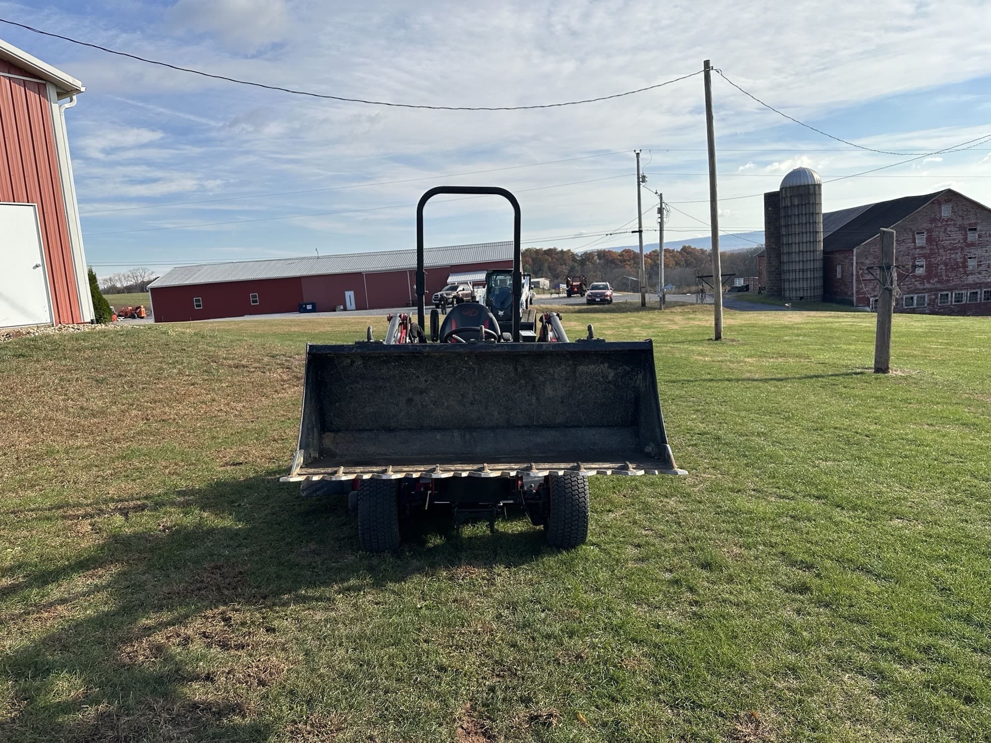 2019 Mahindra eMax 22 Equipment Image0