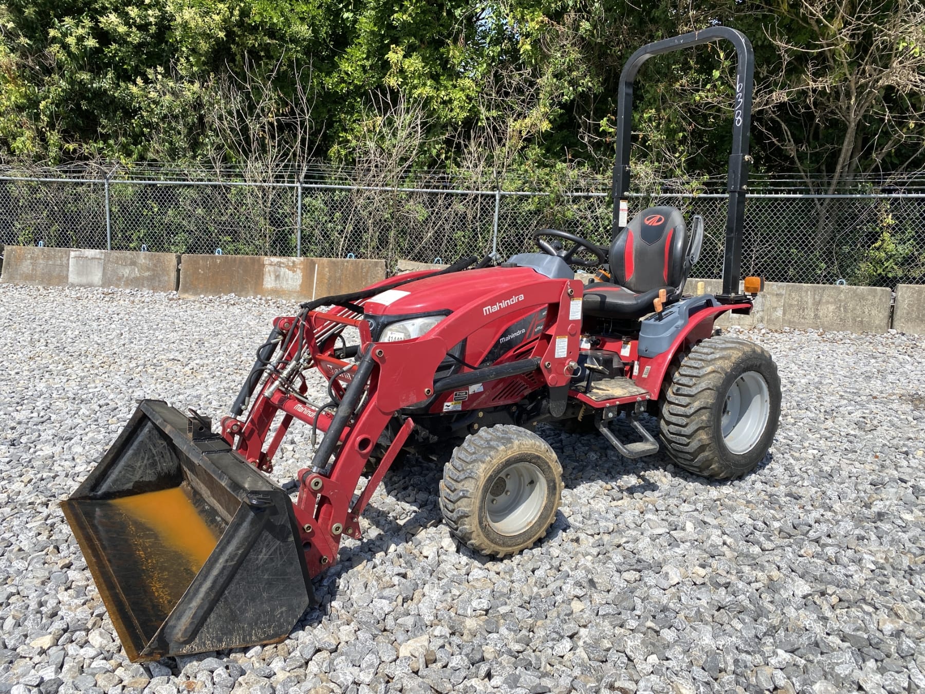 Main image Mahindra EMax 22L