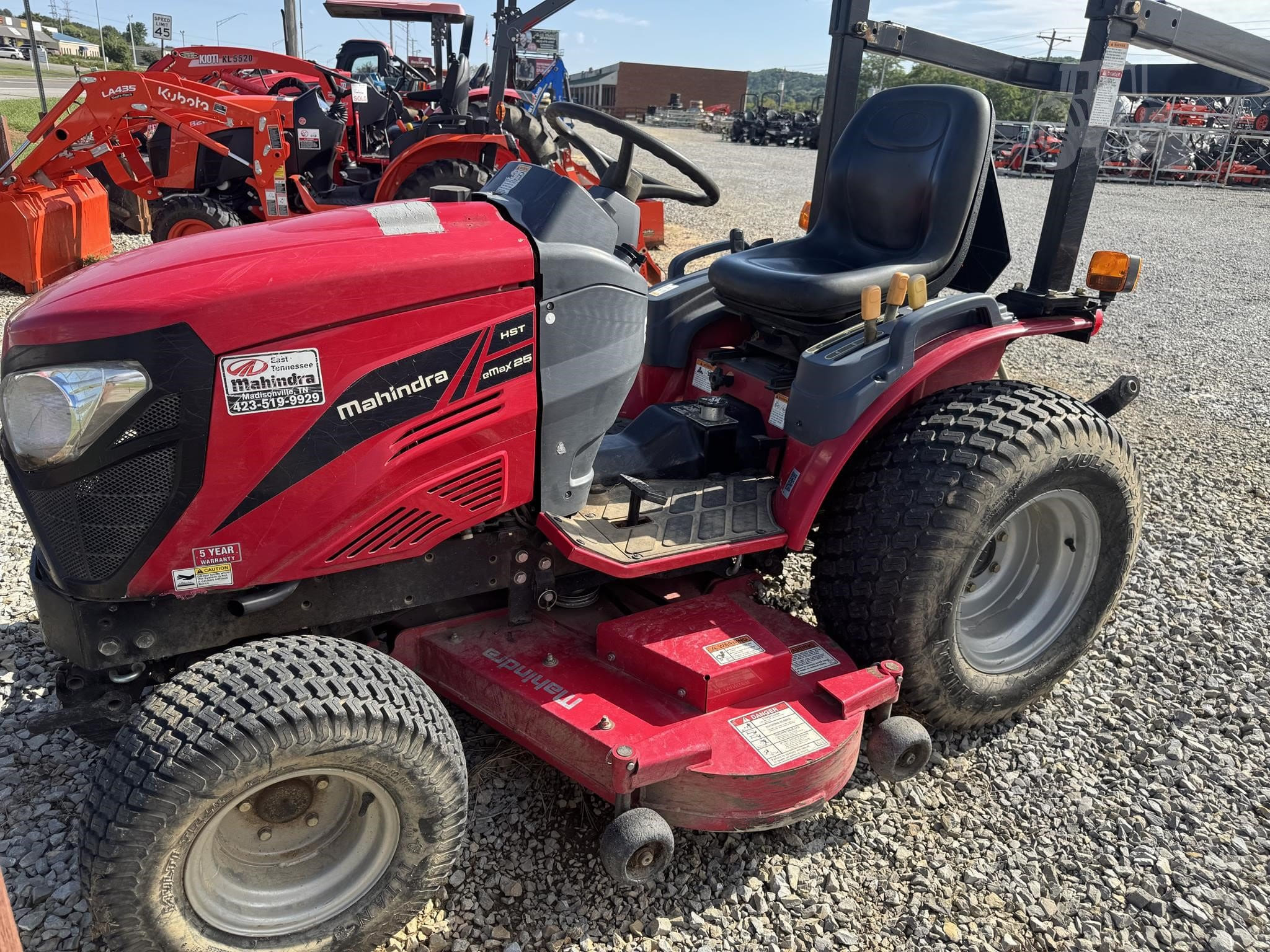 2014 Mahindra eMax 25 Equipment Image0