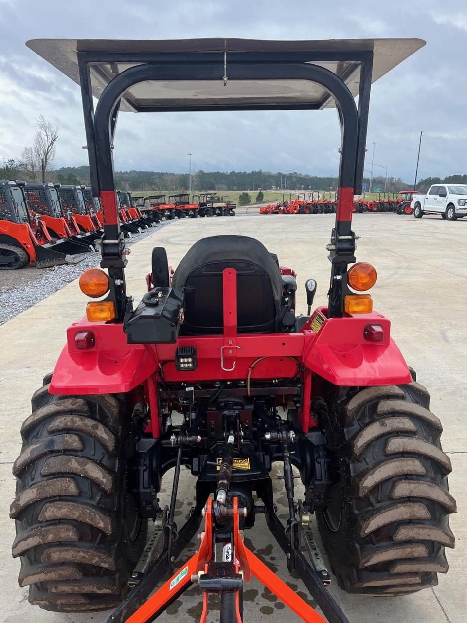 2023 Mahindra 1626 Equipment Image0