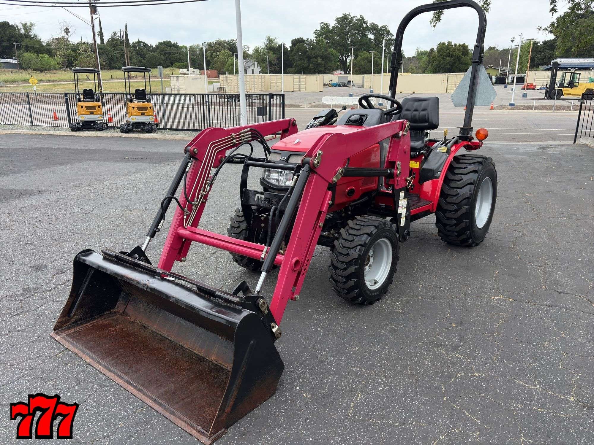 Mahindra Max 26 Equipment Image0