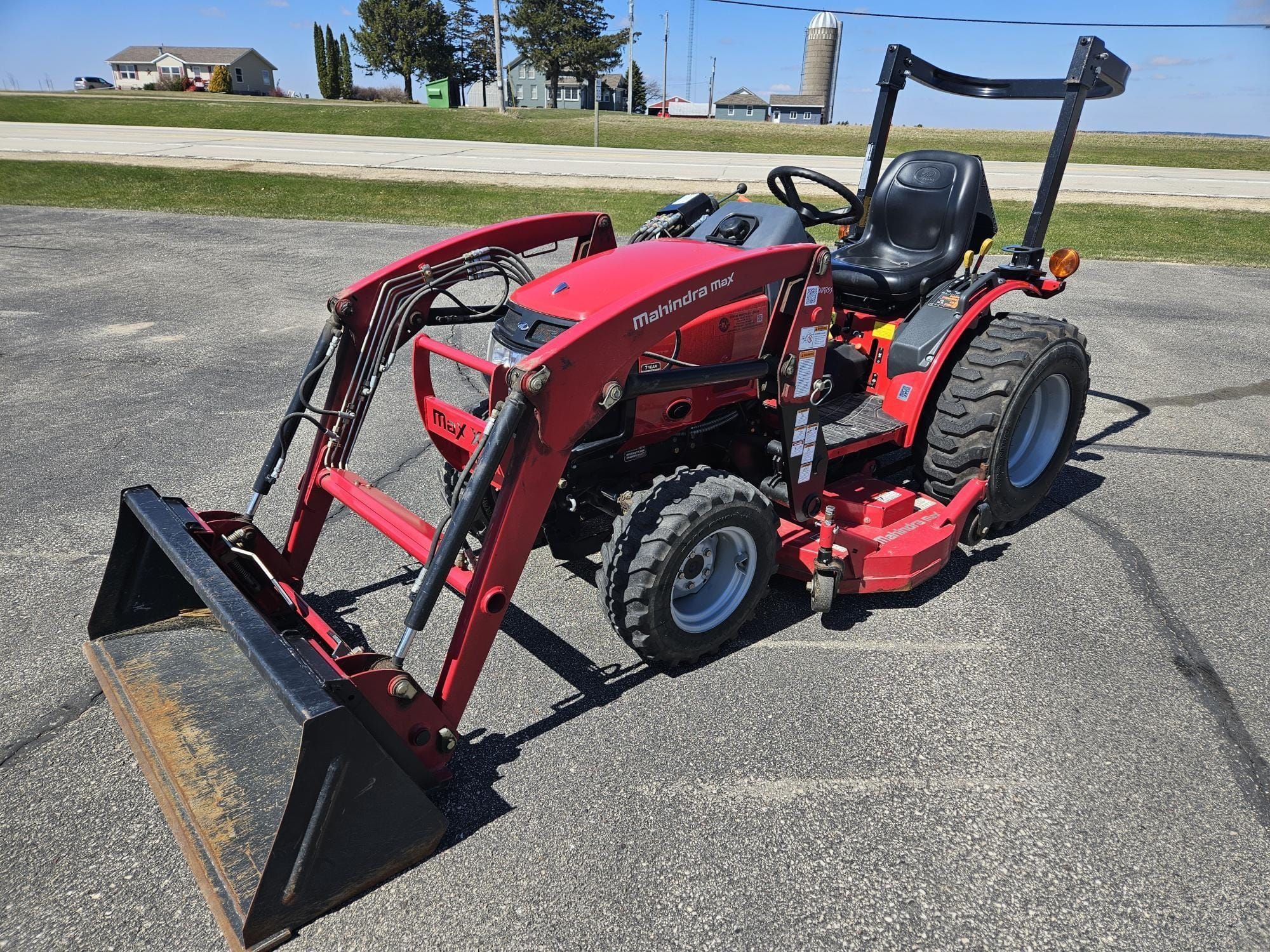 Mahindra Max 26XL Equipment Image0