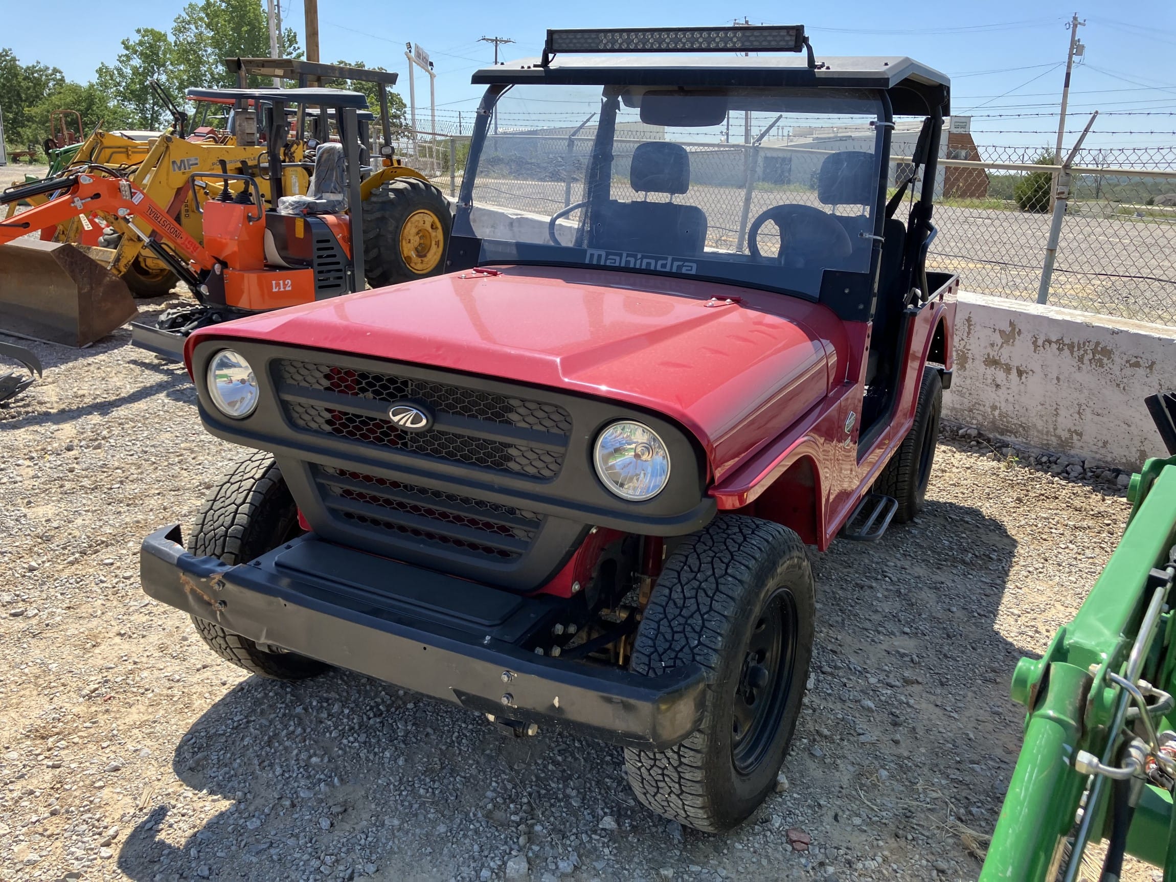 Main image Mahindra Roxor