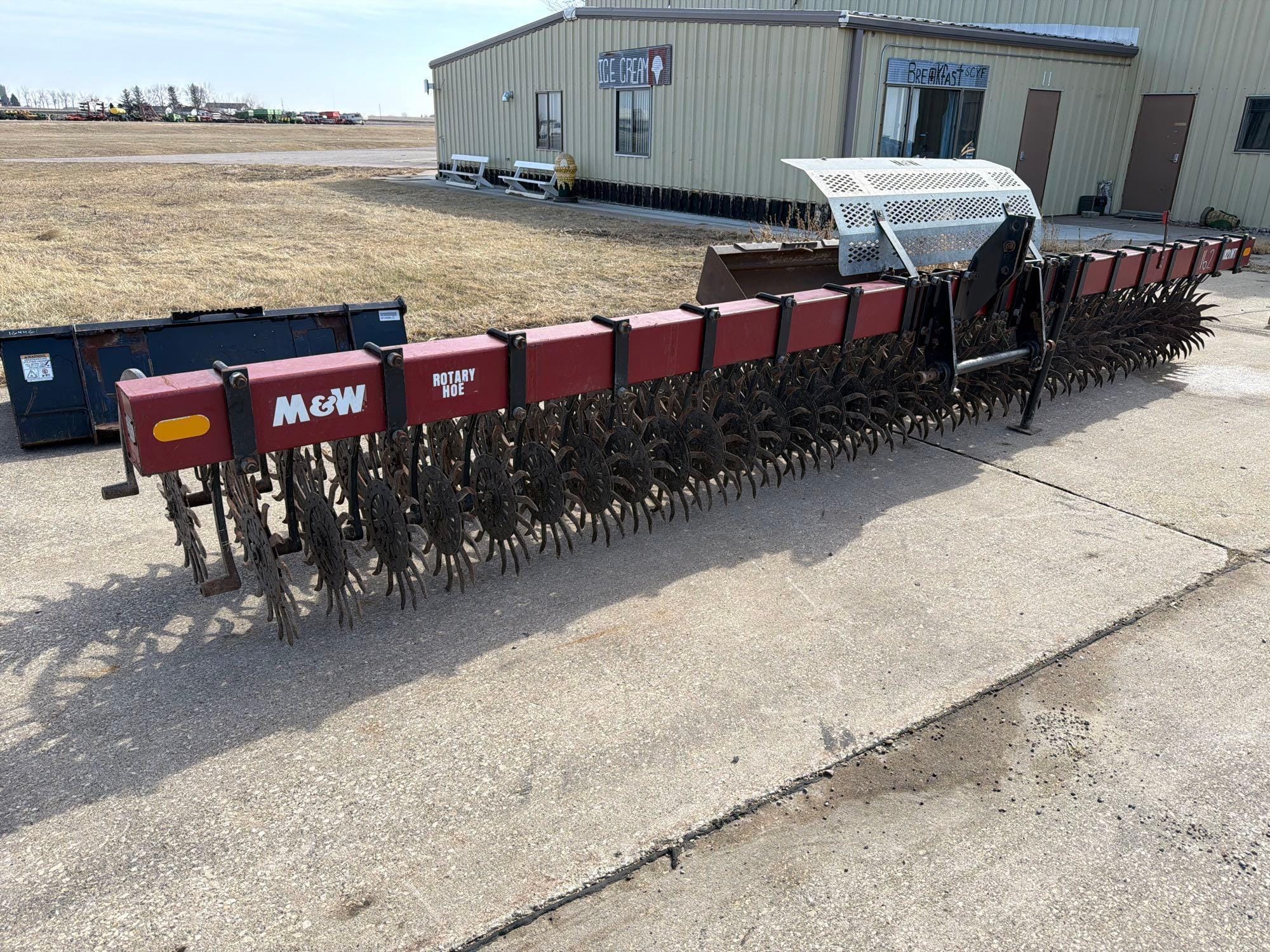 M&W 1821 Equipment Image0