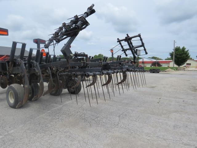 Image of M&W Earthmaster 2200F equipment image 1