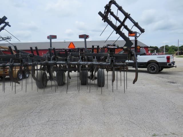 Image of M&W Earthmaster 2200F equipment image 2