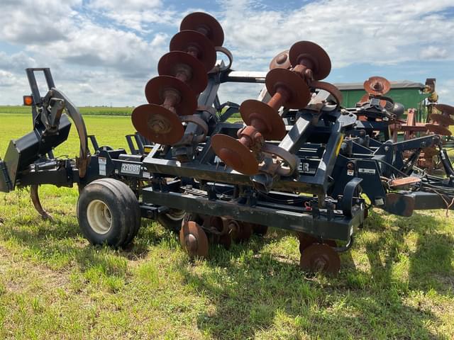 Image of M&W Earthmaster 2200F equipment image 3