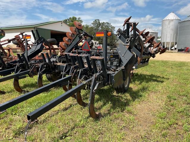 Image of M&W Earthmaster 2200F equipment image 4