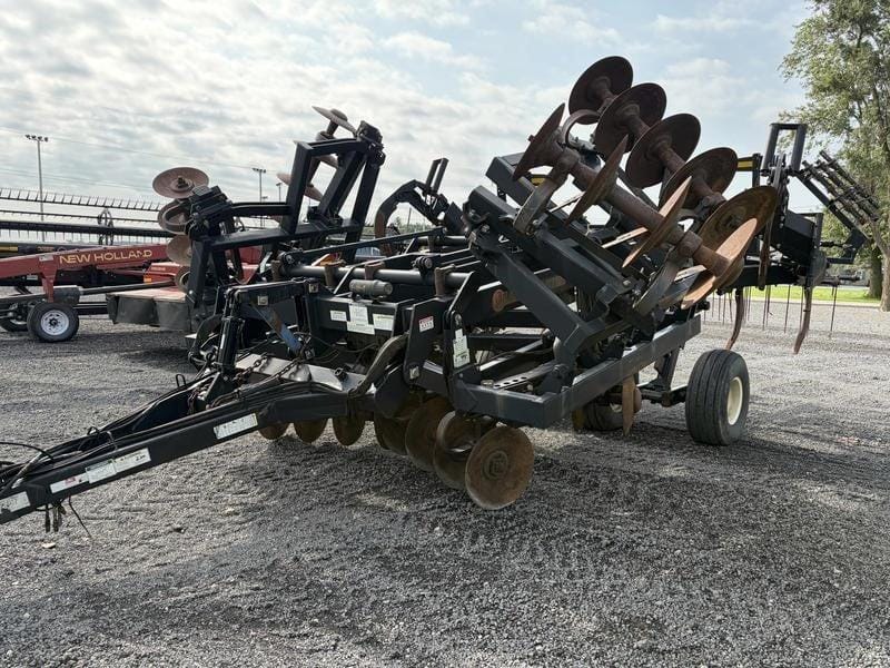 M&W EarthMaster 2210F Equipment Image0