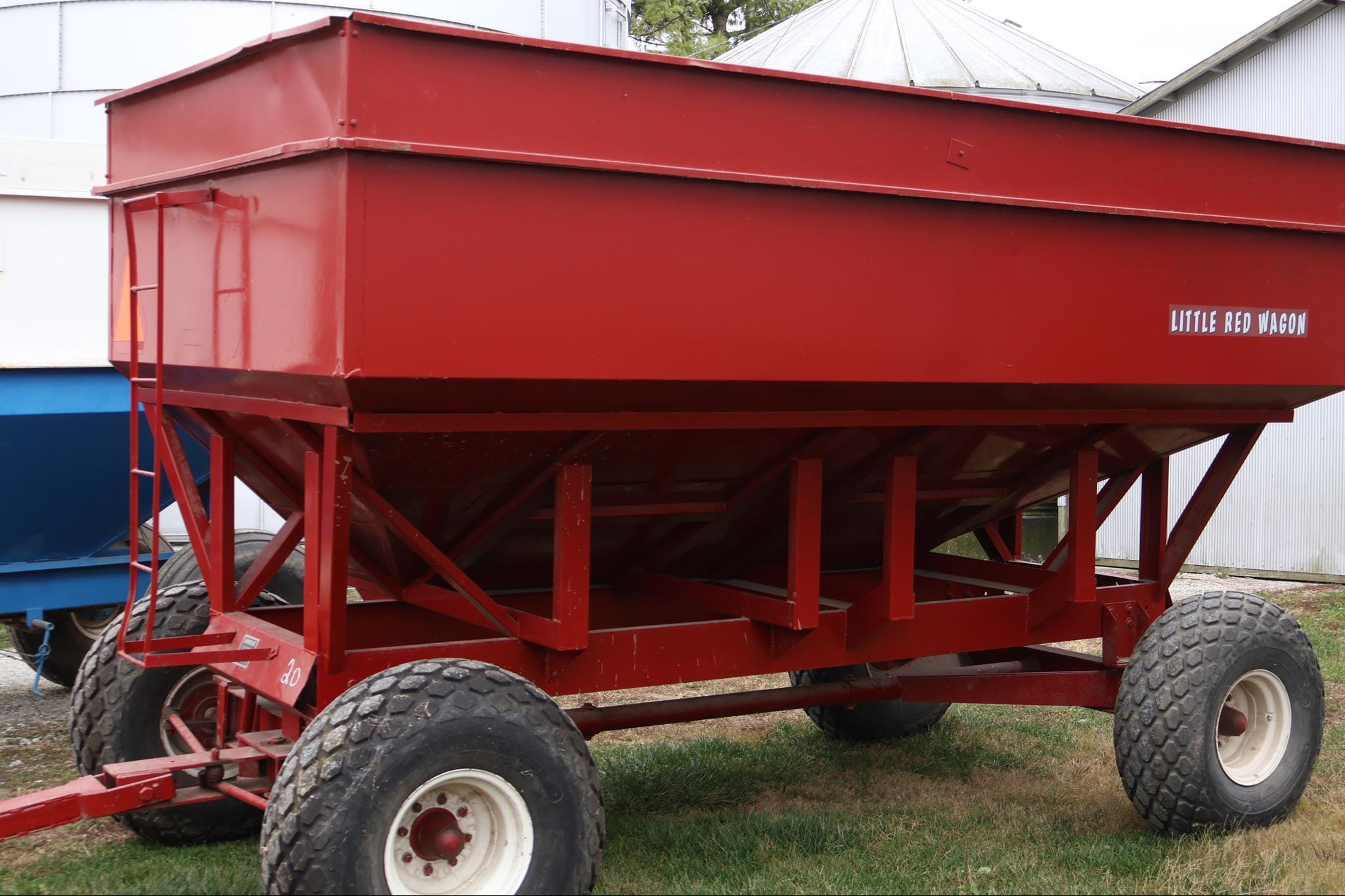 M&W Little Red Wagon Equipment Image0