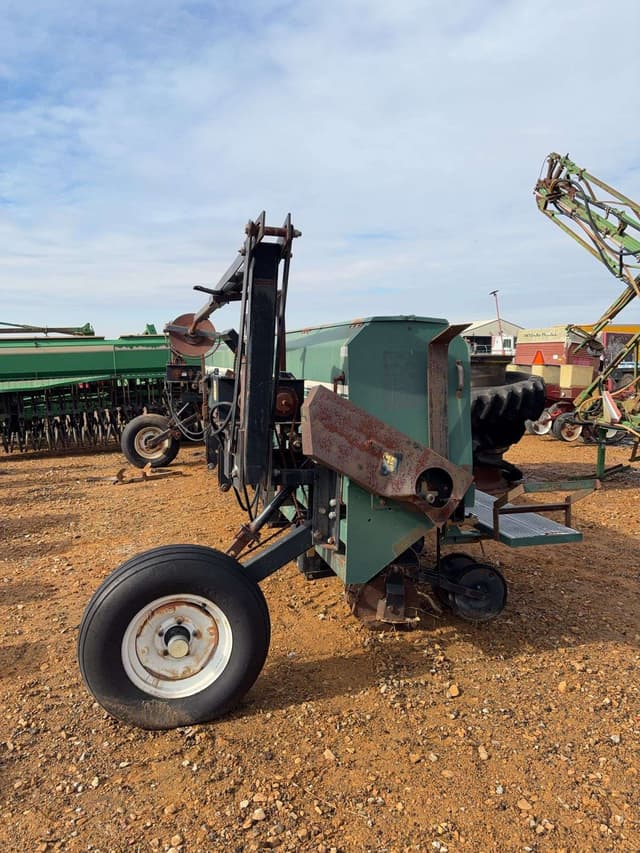 Image of Marliss Undetermined equipment image 1