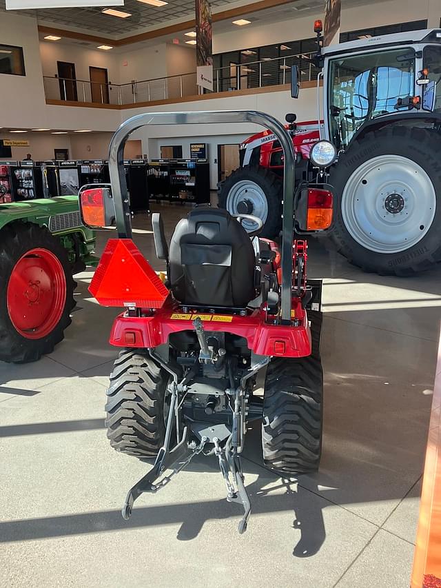 Image of Massey Ferguson GC1725M equipment image 2