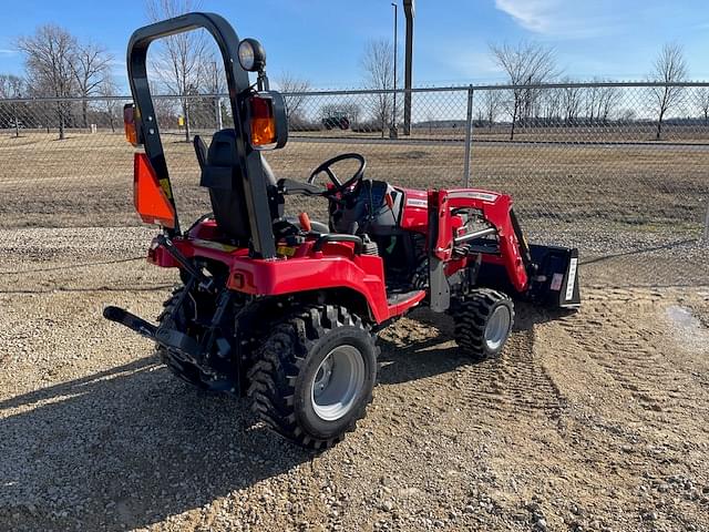 Image of Massey Ferguson GC1725M equipment image 2