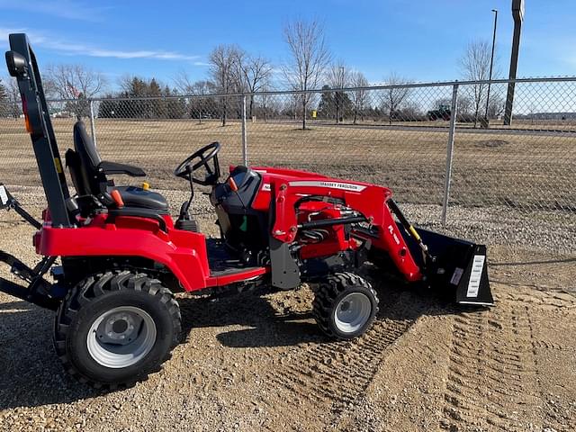 Image of Massey Ferguson GC1725M equipment image 4