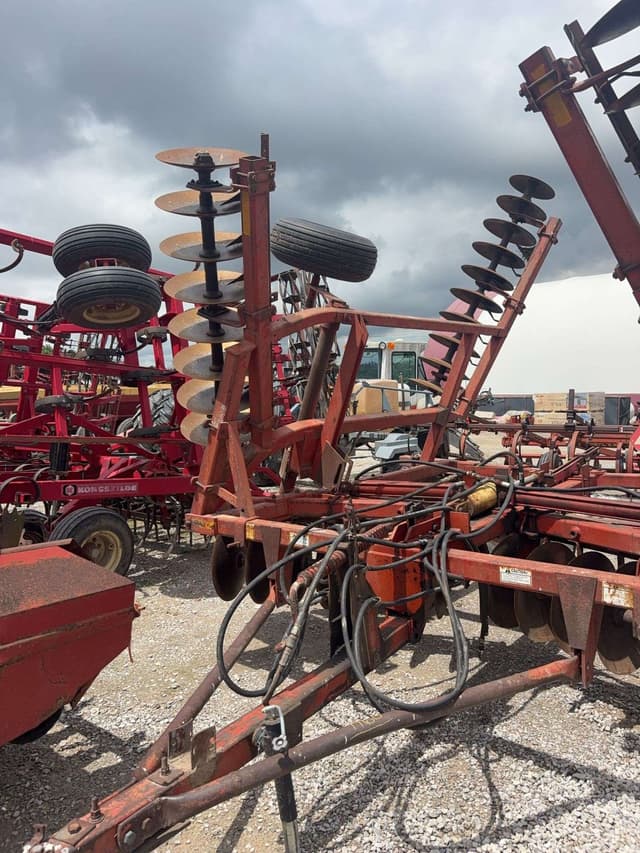 Image of Massey Ferguson 820 equipment image 2