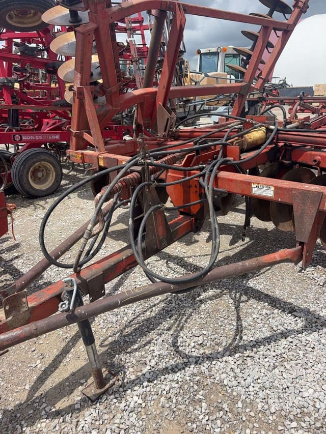 Image of Massey Ferguson 820 equipment image 3