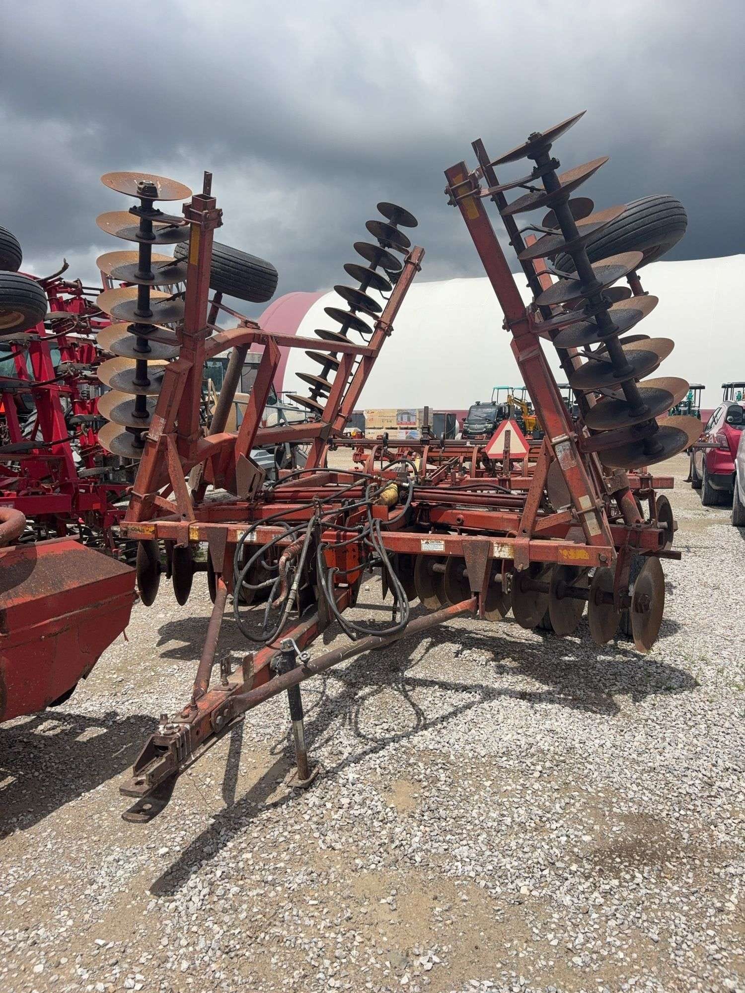 Massey Ferguson 820 Equipment Image0
