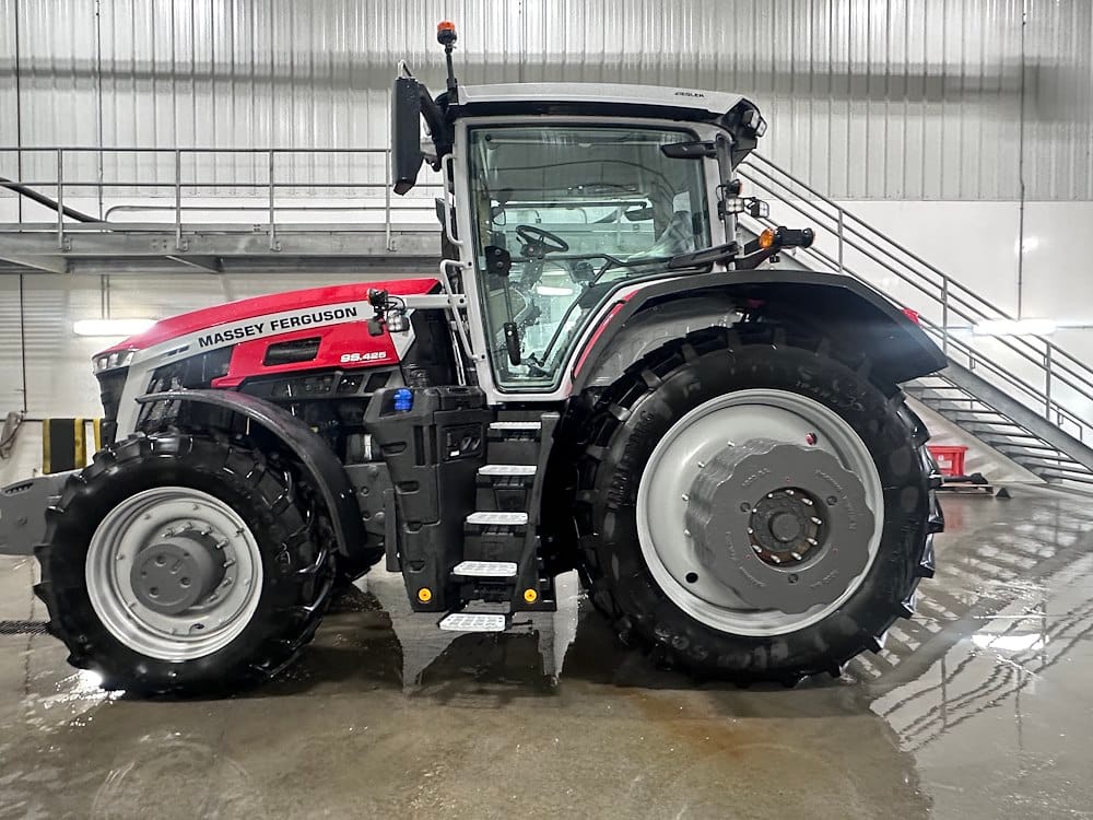 Main image Massey Ferguson 9S.425