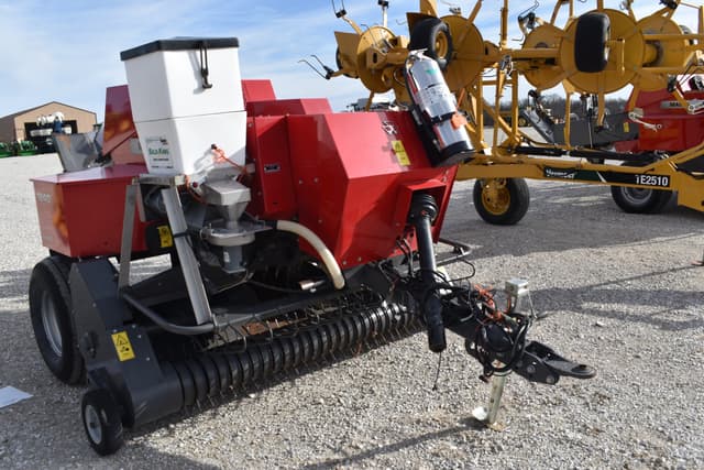 Image of Massey Ferguson 1840 equipment image 3