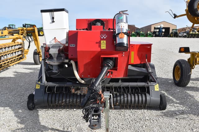 Image of Massey Ferguson 1840 equipment image 2