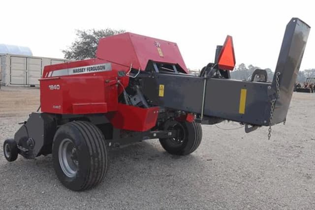 Image of Massey Ferguson 1840 equipment image 2