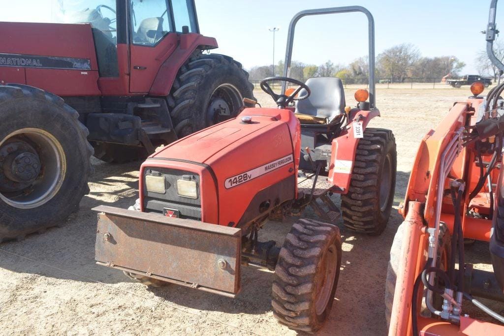 Massey Ferguson 1428 Equipment Image0