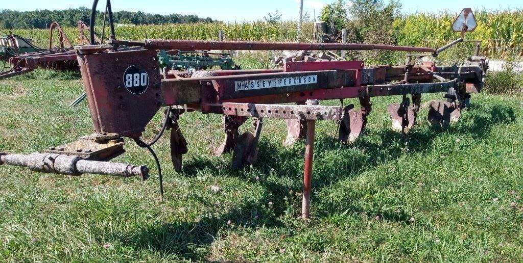 Image of Massey Ferguson 880 Primary image
