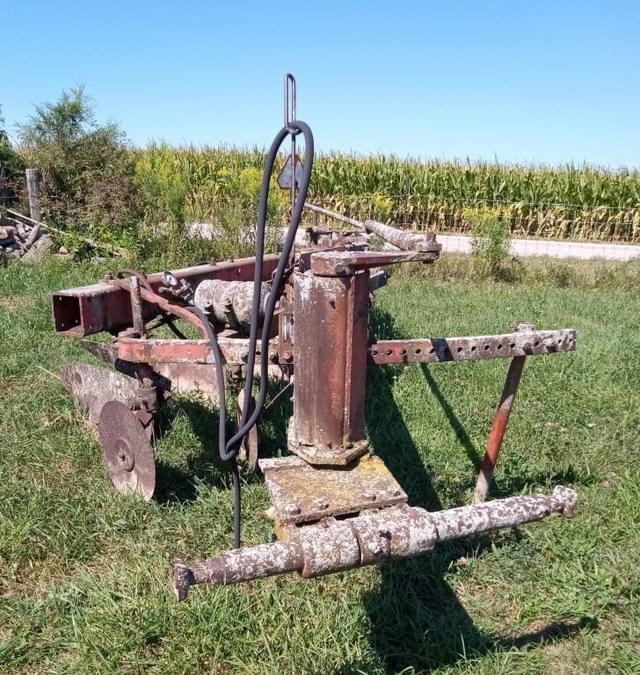Image of Massey Ferguson 880 equipment image 1