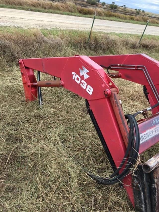Image of Massey Ferguson 1038 equipment image 3