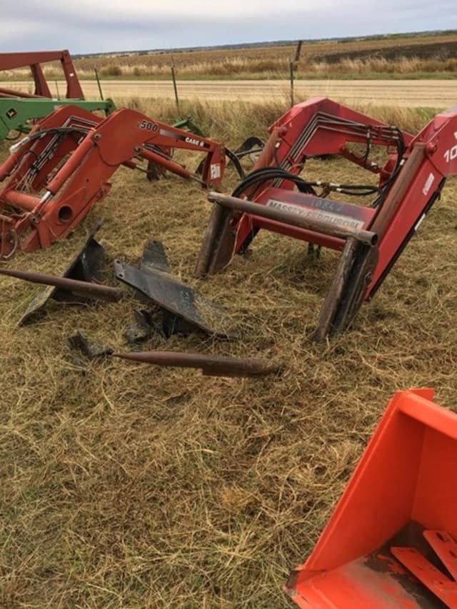 Image of Massey Ferguson 1038 equipment image 4