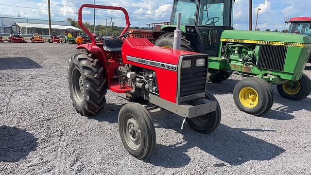 Image of Massey Ferguson 1040 equipment image 2