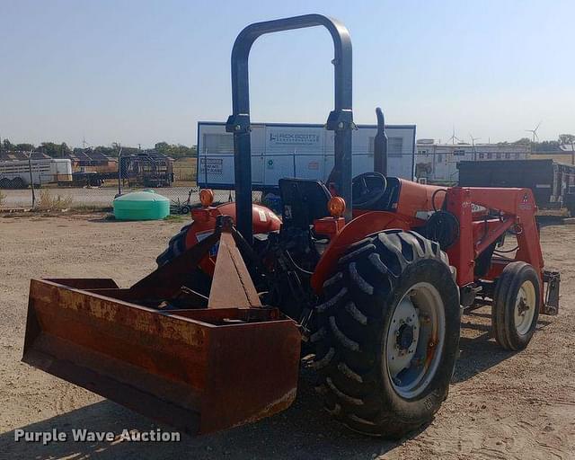 Image of Massey Ferguson 1040 equipment image 4