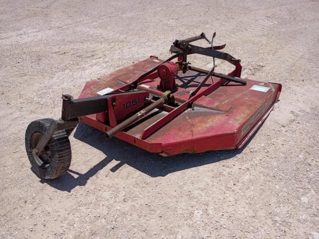 Image of Massey Ferguson 1051 equipment image 3