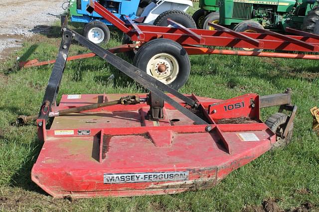 Image of Massey Ferguson 1051 equipment image 1