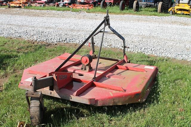 Image of Massey Ferguson 1051 equipment image 4