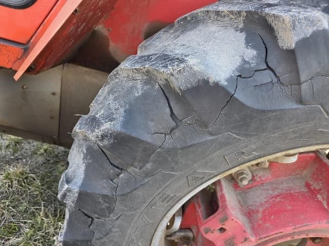 Image of Massey Ferguson 1085 equipment image 2