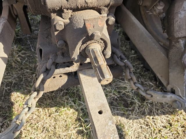 Image of Massey Ferguson 1085 equipment image 4